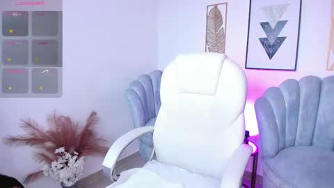 AIDA ADAMS online show from February 3, 12:21 pm