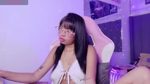 Snapshot of aida_princess chatting on June 4, 11:22 pm Aida online show from June 4, 11:22 pm