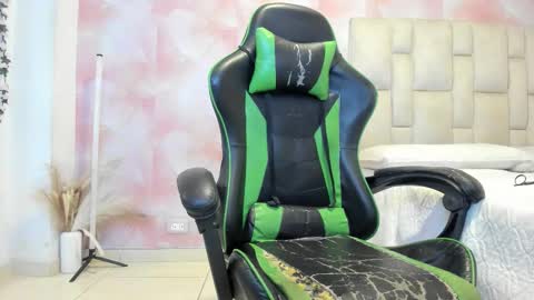 karoline  online show from February 14, 6:26 pm