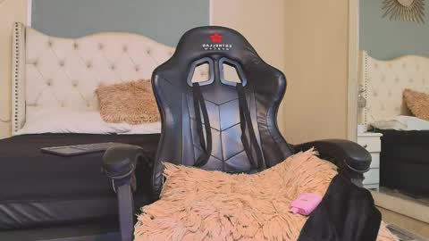 aiden_royce online show from November 24, 6:18 pm