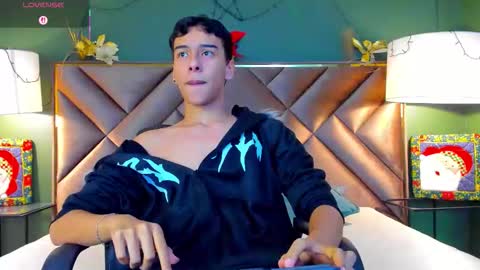 aiden_royce online show from December 18, 10:05 pm