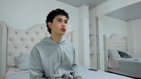 Snapshot of aiiden_15 chatting on January 24, 11:37 am Aiden online show from January 24, 11:37 am