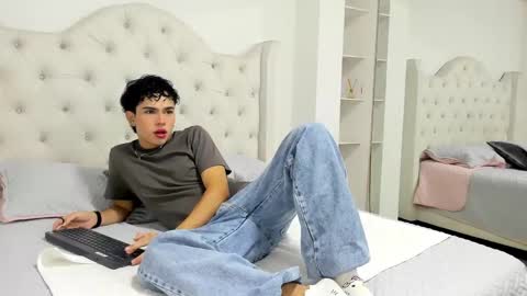 Snapshot of aiiden_15 chatting on January 25, 12:05 pm Aiden online show from January 25, 12:05 pm