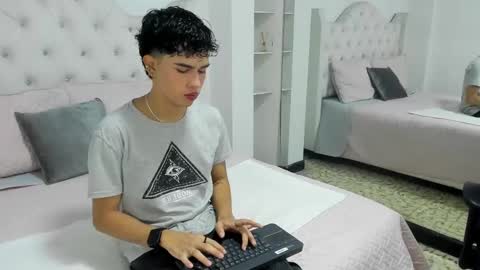 Snapshot of aiiden_15 chatting on January 27, 11:54 am Aiden online show from January 27, 11:54 am
