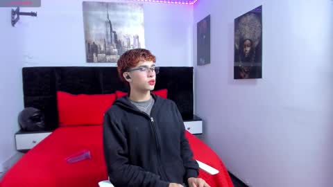 Snapshot of aiiden_15 chatting on September 18, 12:18 pm Aiden online show from September 18, 12:18 pm