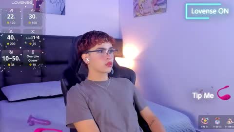 Snapshot of aiiden_15 chatting on September 23, 12:30 pm Aiden online show from September 23, 12:30 pm
