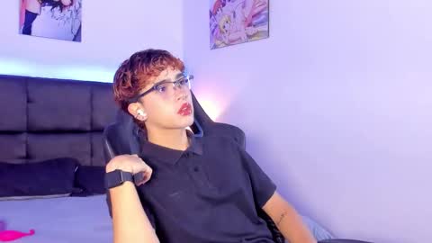 Snapshot of aiiden_15 chatting on October 8, 12:03 pm Aiden online show from October 8, 12:03 pm