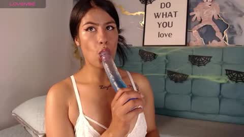 Snapshot of aiilynn_1 chatting on October 31, 4:41 pm Ailyn online show from October 31, 4:41 pm