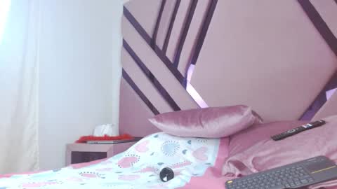 aiilynsmiith online show from November 24, 3:50 am