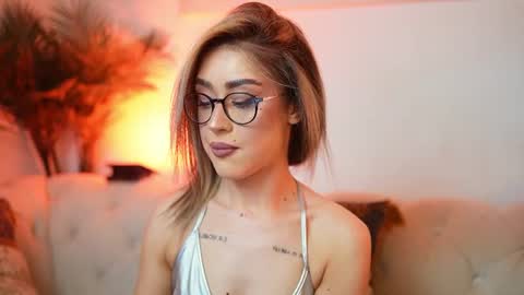 Snapshot of aileenaxa chatting on July 4, 7:31 pm Aileen online show from July 4, 7:31 pm