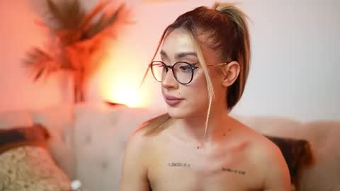 Snapshot of aileenaxa chatting on July 18, 8:12 pm Aileen online show from July 18, 8:12 pm