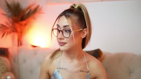 Snapshot of aileenaxa chatting on July 31, 8:41 pm Aileen online show from July 31, 8:41 pm