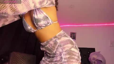 Snapshot of ailen_aria chatting on June 7, 6:17 am ailen and aria online show from June 7, 6:17 am