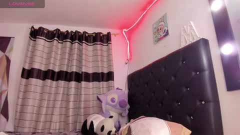 Snapshot of ailen_aria chatting on July 14, 3:44 am ailen and aria online show from July 14, 3:44 am