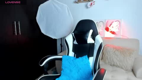 Ailyn  online show from May 5, 4:09 am