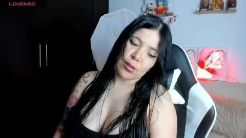 Ailyn  online show from May 7, 3:23 am