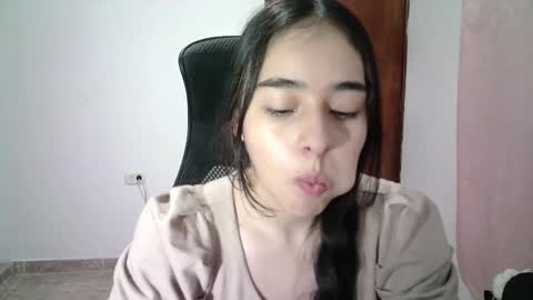 Snapshot of aineangeel chatting on October 3, 2:41 am AINE online show from October 3, 2:41 am