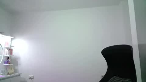 Snapshot of aineangeel chatting on November 4, 12:32 am AINE online show from November 4, 12:32 am