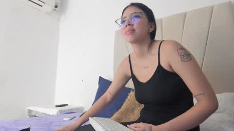 Ainoa  online show from October 11, 8:07 pm