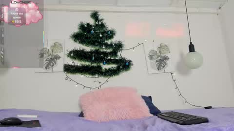 Ainoa  online show from December 16, 1:27 pm