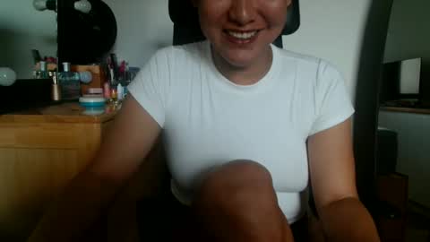 Snapshot of airalicious69 chatting on June 7, 1:43 am airalicious69 online show from June 7, 1:43 am