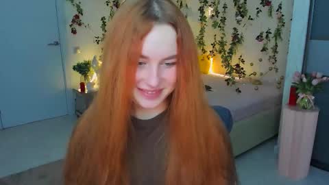 Snapshot of airysilhouette chatting on February 3, 4:10 am Louise online show from February 3, 4:10 am