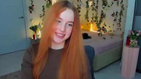 Snapshot of airysilhouette chatting on February 3, 6:40 am Louise online show from February 3, 6:40 am