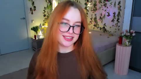 Snapshot of airysilhouette chatting on February 6, 10:07 am Louise online show from February 6, 10:07 am