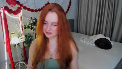 Snapshot of airysilhouette chatting on March 31, 4:18 pm Louise online show from March 31, 4:18 pm