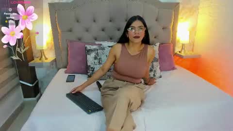 Snapshot of aisha__cambell chatting on July 28, 10:43 am aisha__cambell online show from July 28, 10:43 am