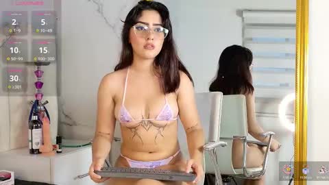 Snapshot of aisha_calloway chatting on November 18, 10:25 pm aisha_calloway online show from November 18, 10:25 pm