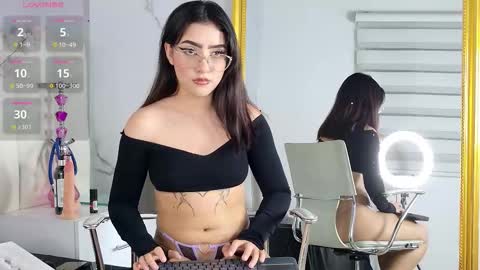 Snapshot of aisha_calloway chatting on November 19, 10:54 pm aisha_calloway online show from November 19, 10:54 pm