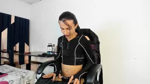 Aisha online show from October 18, 3:20 am