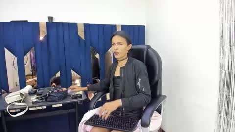 Snapshot of aisha_hotts777 chatting on May 29, 8:18 pm Aisha online show from May 29, 8:18 pm