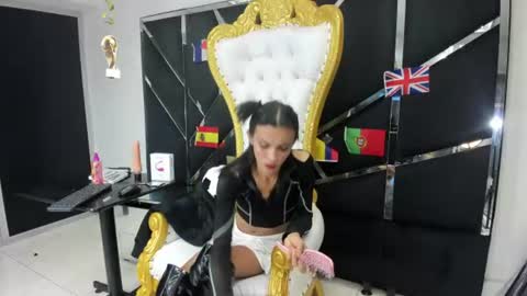 Snapshot of aisha_hotts777 chatting on June 20, 8:22 pm Aisha online show from June 20, 8:22 pm