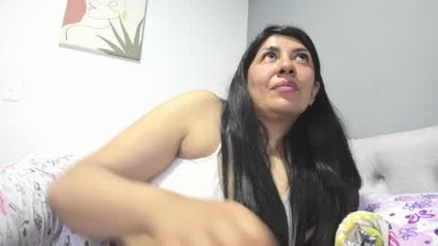 Snapshot of aisha_latina chatting on December 12, 11:58 pm Katie online show from December 12, 11:58 pm