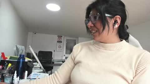 Snapshot of aisha_latina chatting on November 25, 2:50 pm Katie online show from November 25, 2:50 pm