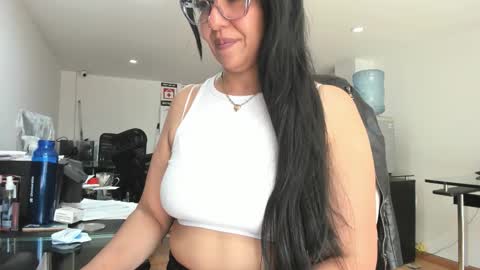Snapshot of aisha_latina chatting on December 1, 3:06 pm Katie online show from December 1, 3:06 pm