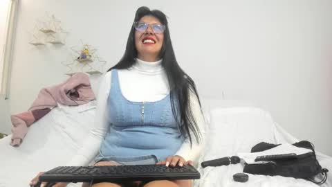 Snapshot of aisha_latina chatting on February 18, 2:57 pm Katie online show from February 18, 2:57 pm