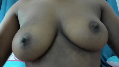 Snapshot of aisha_w10 chatting on January 27, 6:41 pm Aisha online show from January 27, 6:41 pm