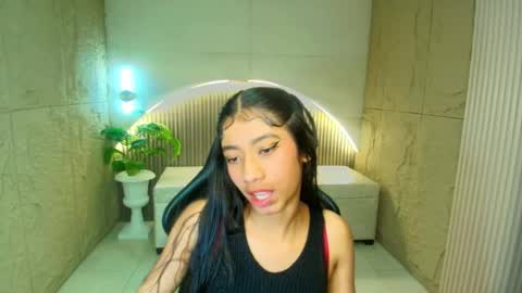 Snapshot of aishaa_r chatting on April 12, 2:11 pm Aishaa r online show from April 12, 2:11 pm