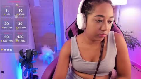 Snapshot of aisharose_ chatting on February 25, 2:14 am Aisha online show from February 25, 2:14 am