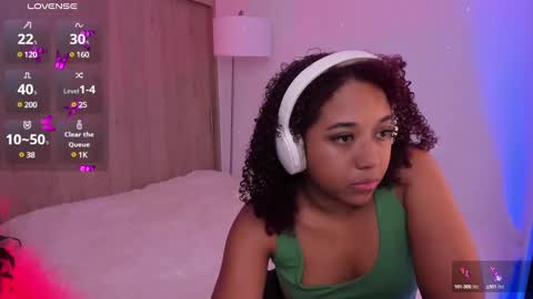 Snapshot of aisharose_ chatting on March 7, 8:33 pm Aisha online show from March 7, 8:33 pm