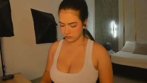 Snapshot of aitana_dork chatting on July 10, 7:49 pm A I T A N A online show from July 10, 7:49 pm
