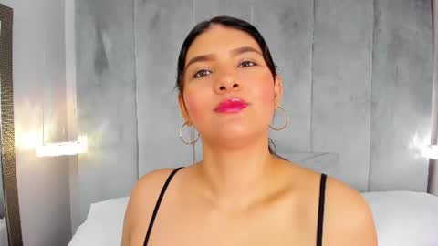 Snapshot of aitanajones1_ chatting on June 17, 11:01 am Aitana online show from June 17, 11:01 am