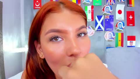 Snapshot of aitanajones1_ chatting on July 7, 7:23 am Aitana online show from July 7, 7:23 am