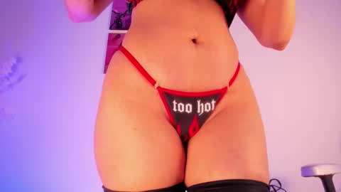 Snapshot of aixa_hill1 chatting on December 15, 12:37 am online show from December 15, 12:37 am