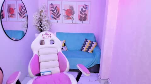 Azaka  online show from February 3, 6:39 pm