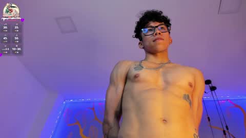 akazaboy online show from January 1, 1:47 am