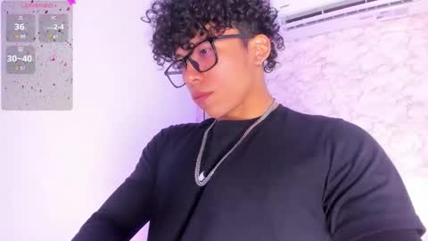 akazaboy online show from February 19, 5:03 am